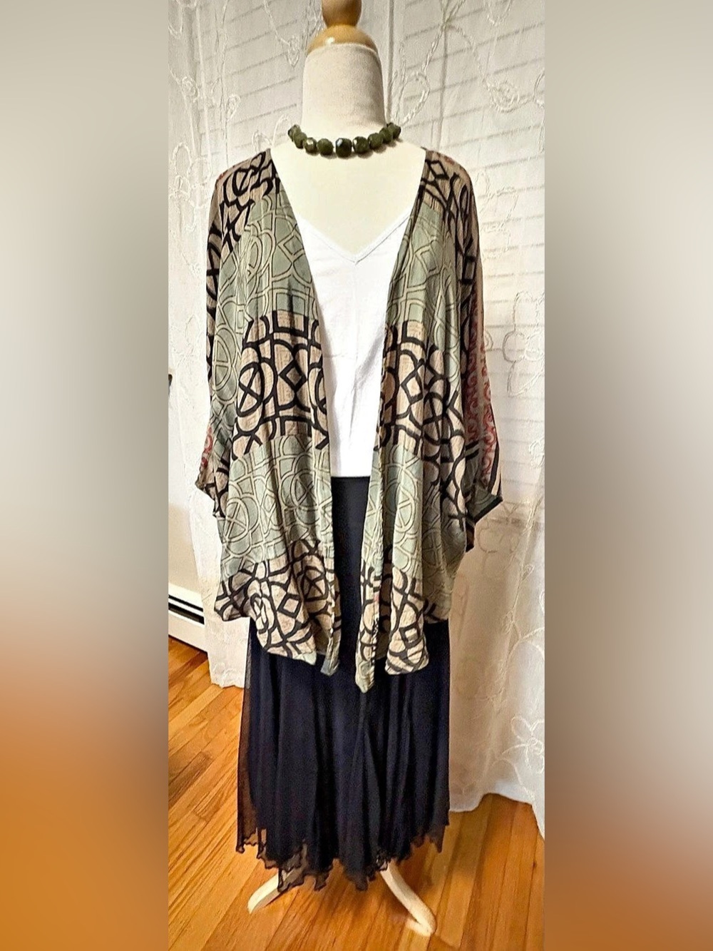 Indie Ella 100% Silk Kimono, ONE SIZE — Like New